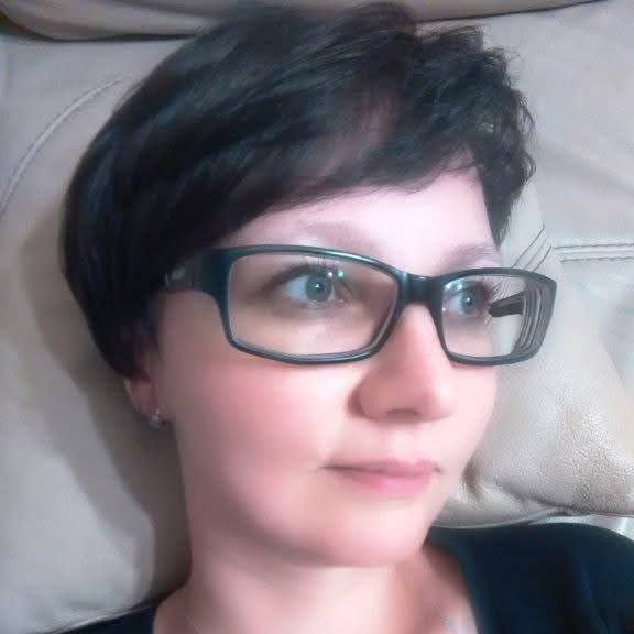 agent izabela ziniewicz